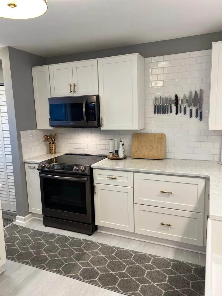 Finished: white shakers, subway backsplash and knife rail