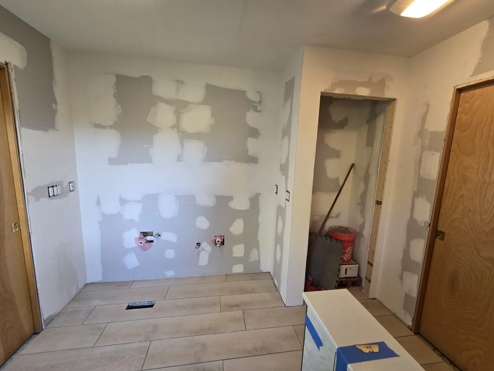 Shower walls boarded and tiled, corner shelves set